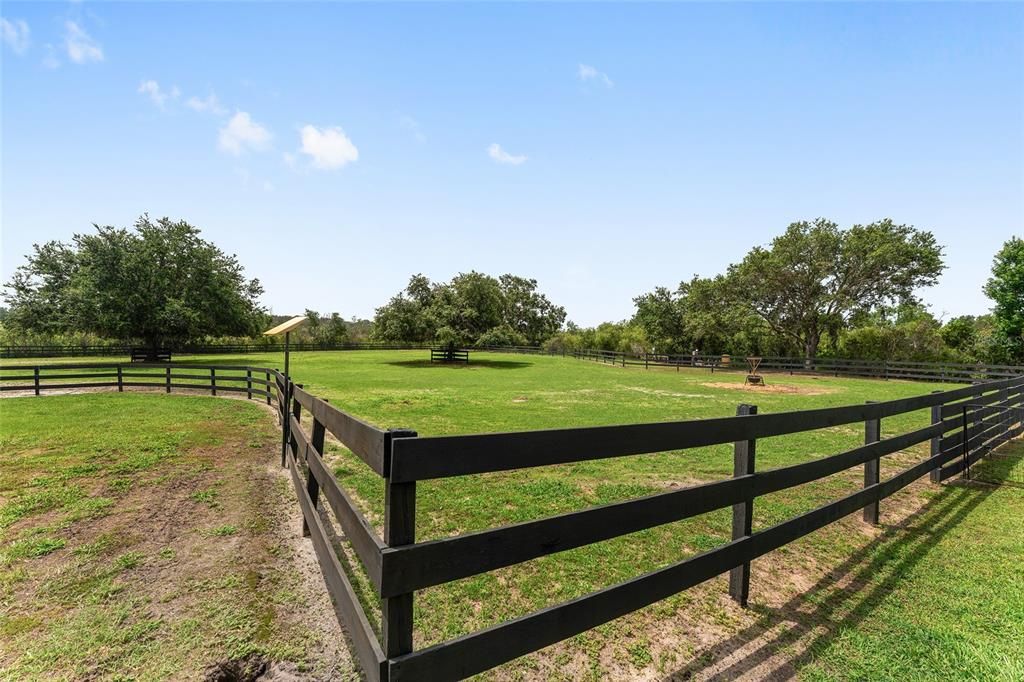 合同活跃: $965,000 (3 贝兹, 2 浴室, 2548 平方英尺)