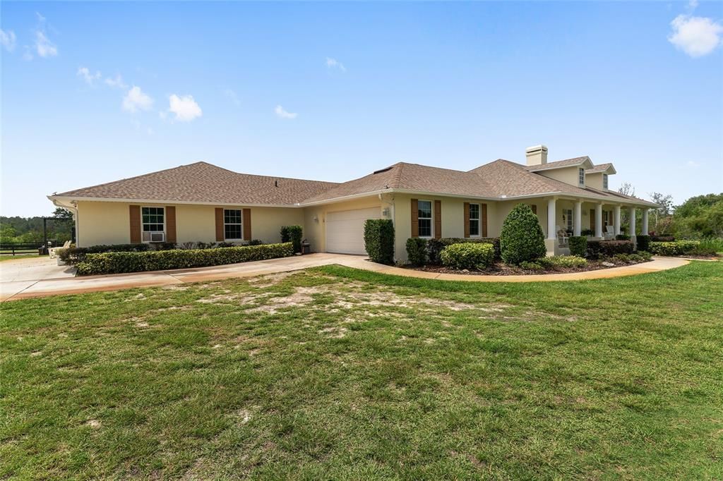 合同活跃: $965,000 (3 贝兹, 2 浴室, 2548 平方英尺)