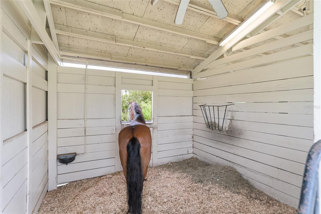 合同活跃: $965,000 (3 贝兹, 2 浴室, 2548 平方英尺)