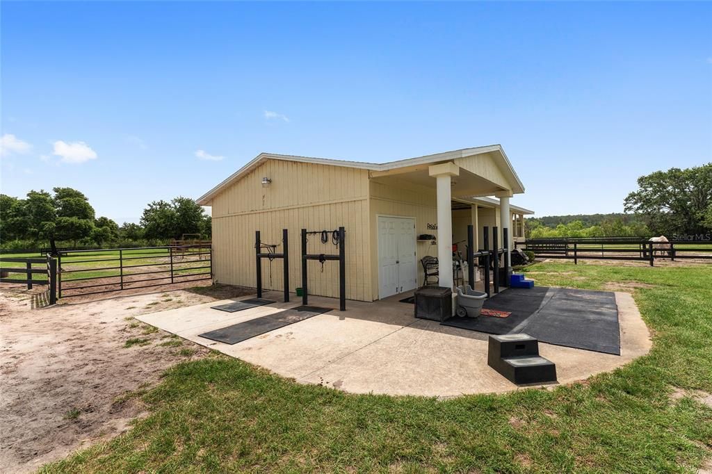 合同活跃: $965,000 (3 贝兹, 2 浴室, 2548 平方英尺)