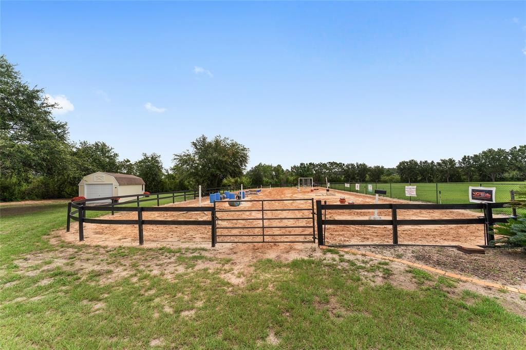 合同活跃: $965,000 (3 贝兹, 2 浴室, 2548 平方英尺)