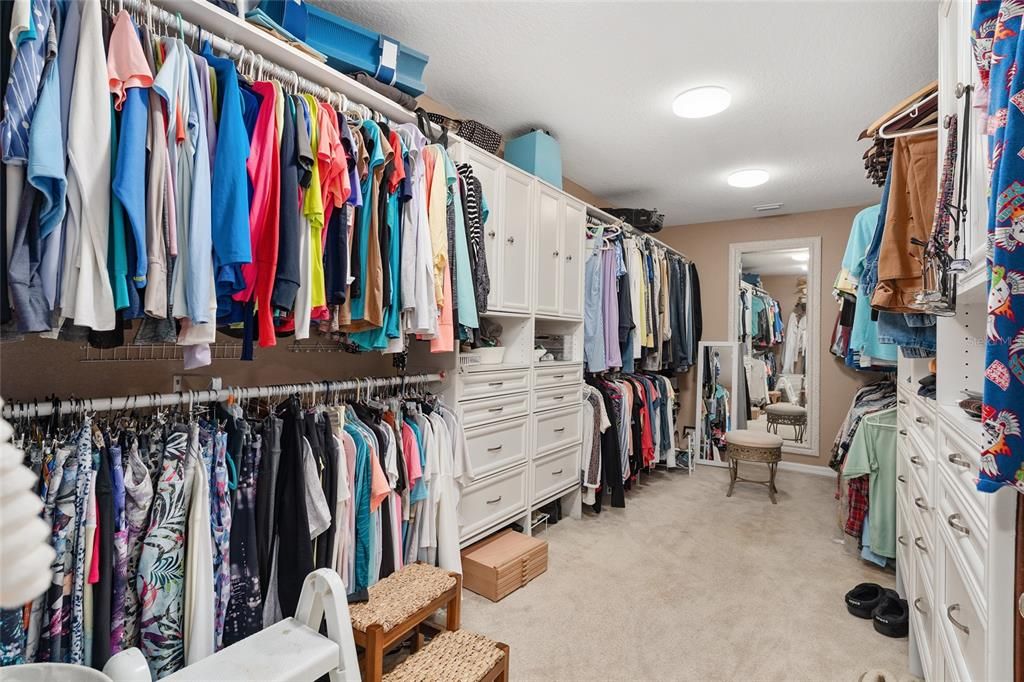 合同活跃: $965,000 (3 贝兹, 2 浴室, 2548 平方英尺)