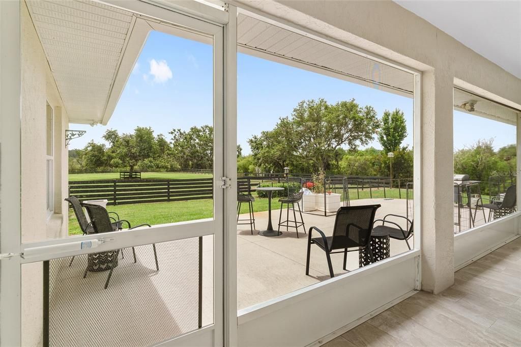 合同活跃: $965,000 (3 贝兹, 2 浴室, 2548 平方英尺)