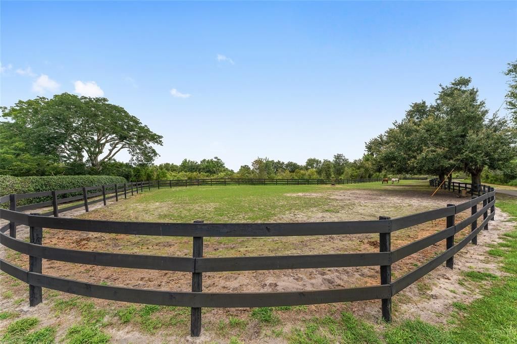 合同活跃: $965,000 (3 贝兹, 2 浴室, 2548 平方英尺)