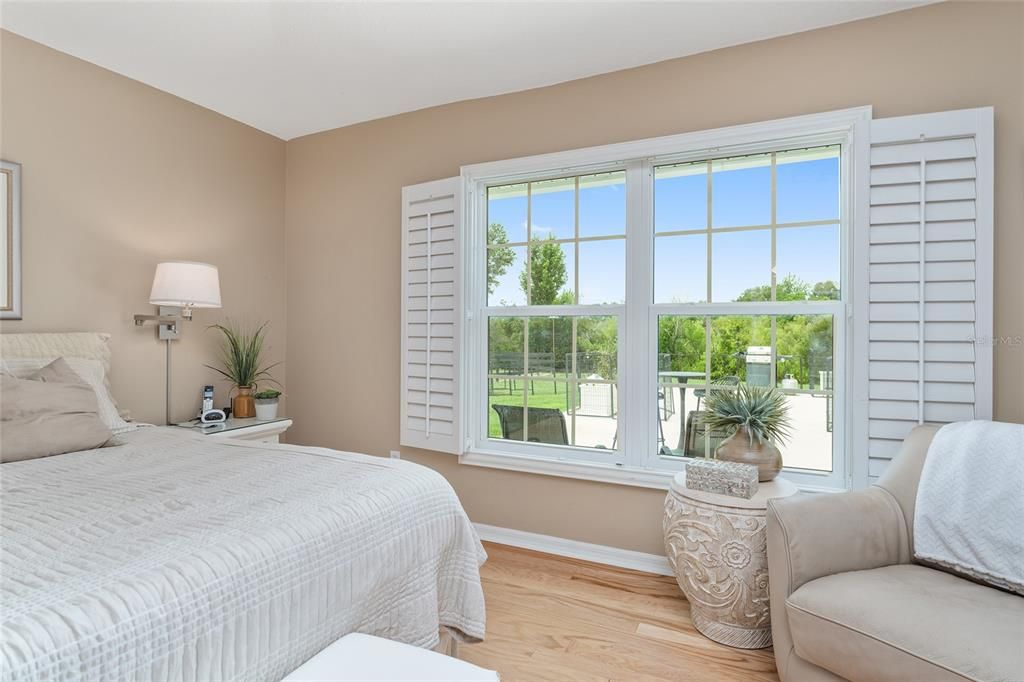 合同活跃: $965,000 (3 贝兹, 2 浴室, 2548 平方英尺)