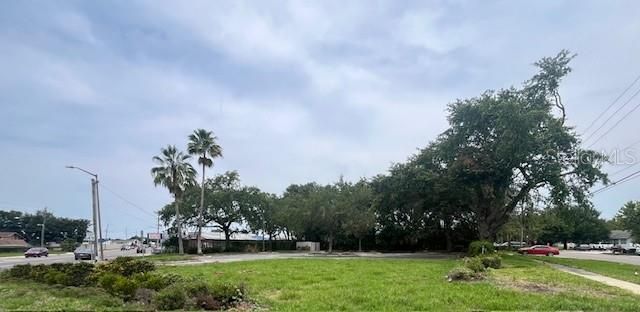 合同活跃: $595,000 (0.46 acres)