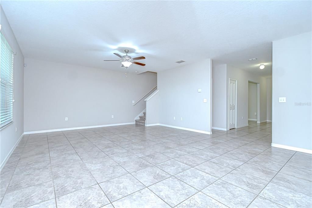 En Venta: $390,000 (4 camas, 2 baños, 2612 Pies cuadrados)