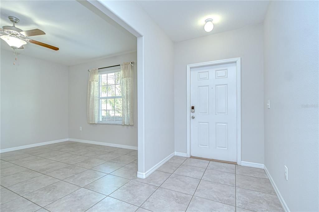 En Venta: $390,000 (4 camas, 2 baños, 2612 Pies cuadrados)