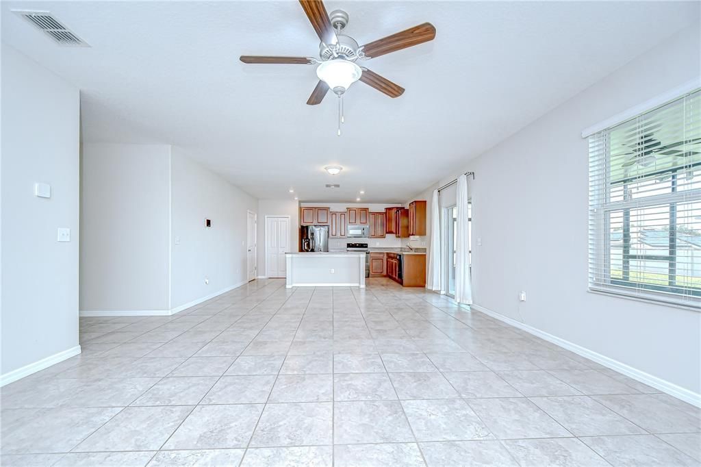 En Venta: $390,000 (4 camas, 2 baños, 2612 Pies cuadrados)