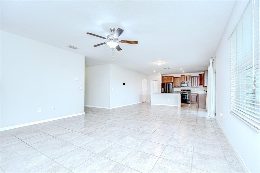 En Venta: $390,000 (4 camas, 2 baños, 2612 Pies cuadrados)