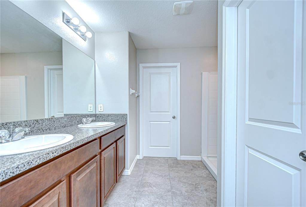 En Venta: $390,000 (4 camas, 2 baños, 2612 Pies cuadrados)