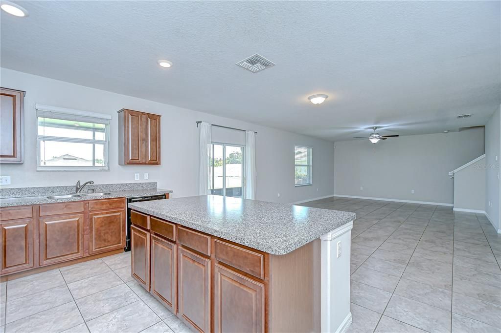 En Venta: $390,000 (4 camas, 2 baños, 2612 Pies cuadrados)