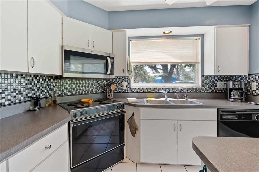 Active With Contract: $820,000 (4 beds, 3 baths, 2028 Square Feet)