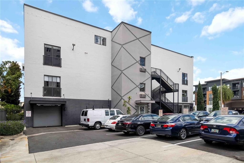 For Sale: $325,000 (1 beds, 1 baths, 1350 Square Feet)