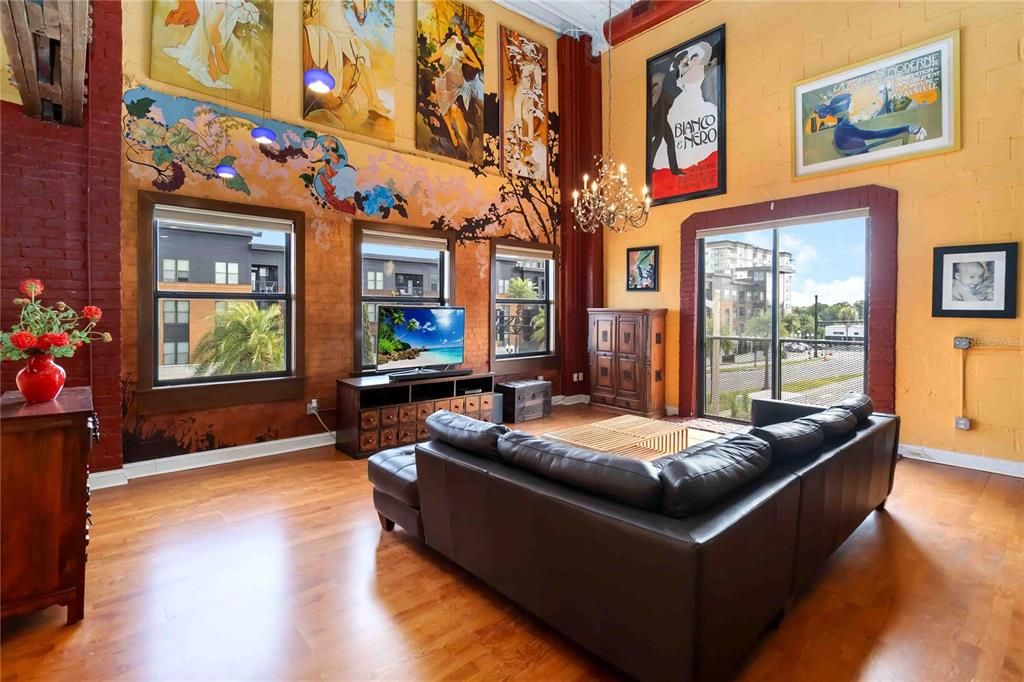 For Sale: $325,000 (1 beds, 1 baths, 1350 Square Feet)