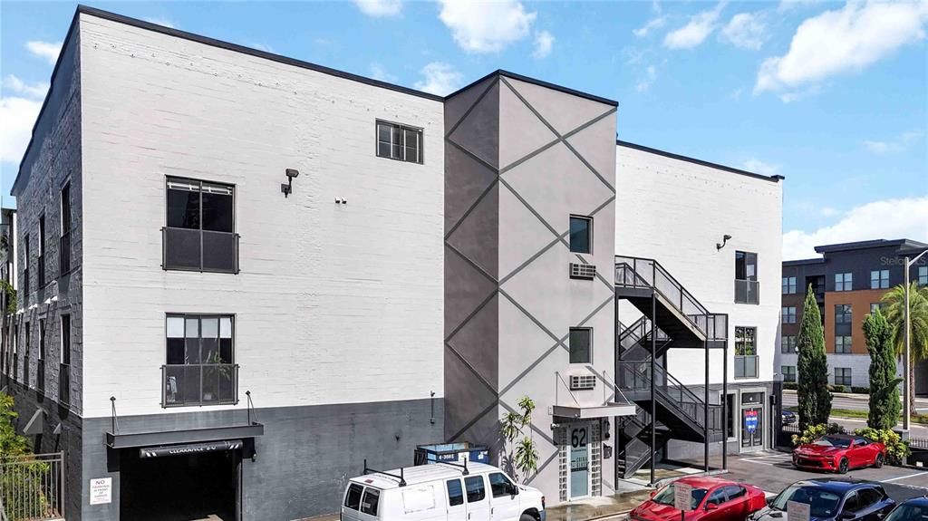 For Sale: $325,000 (1 beds, 1 baths, 1350 Square Feet)