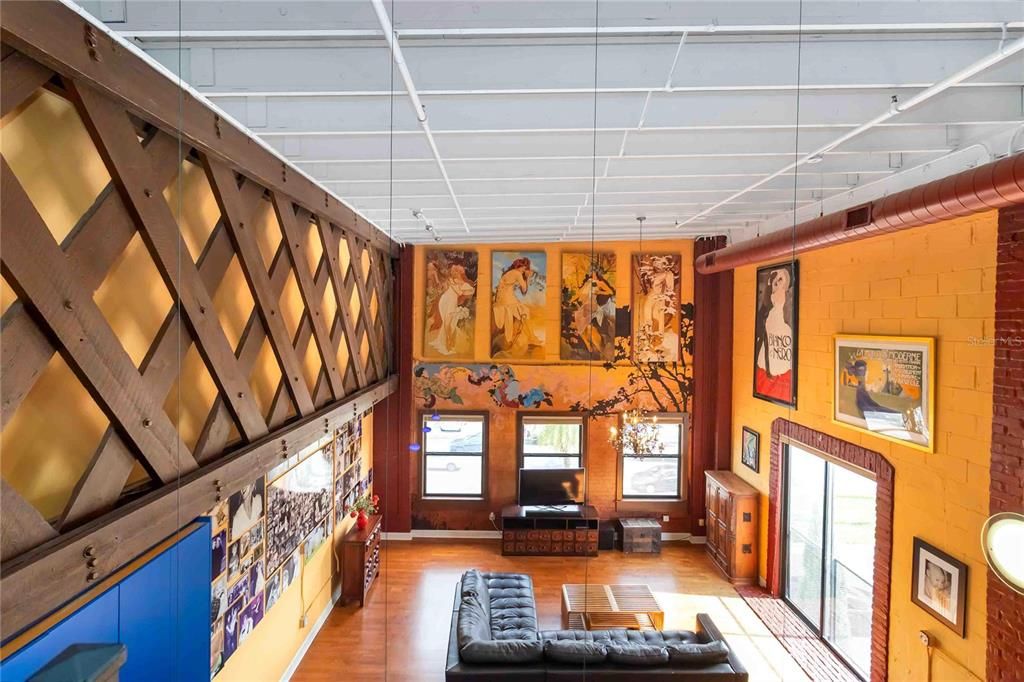 For Sale: $325,000 (1 beds, 1 baths, 1350 Square Feet)