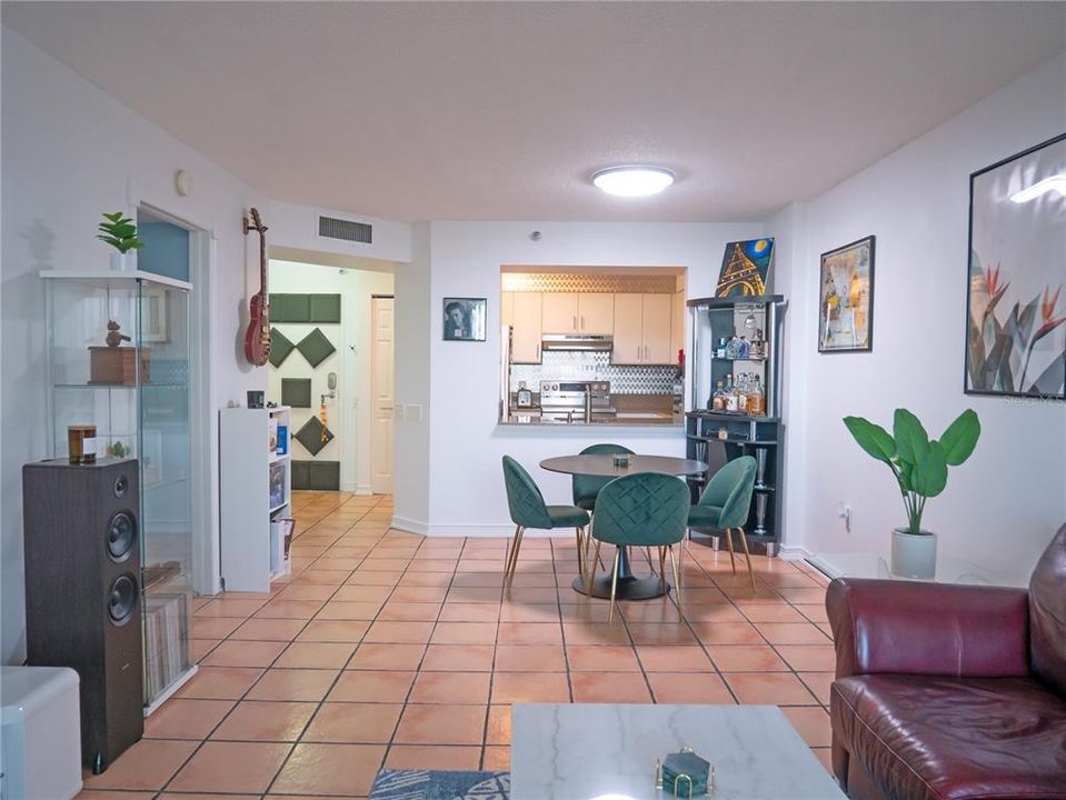 Active With Contract: $149,700 (1 beds, 1 baths, 750 Square Feet)