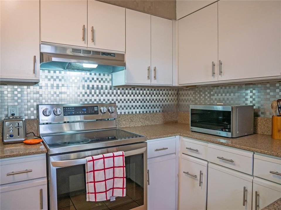 Active With Contract: $149,700 (1 beds, 1 baths, 750 Square Feet)