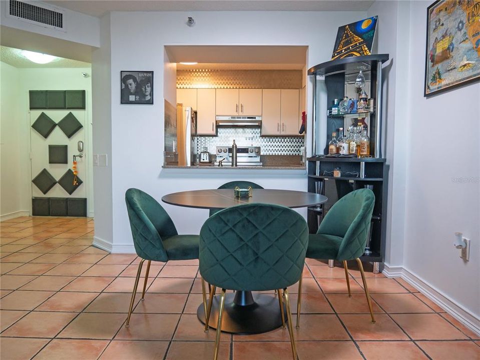 Active With Contract: $149,700 (1 beds, 1 baths, 750 Square Feet)