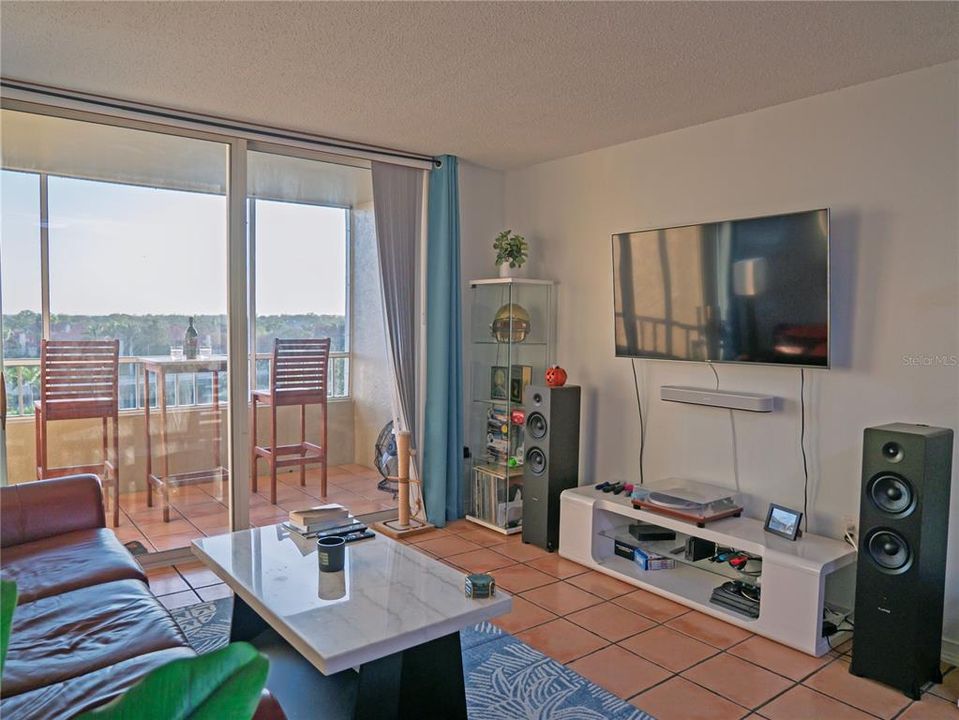 Active With Contract: $149,700 (1 beds, 1 baths, 750 Square Feet)