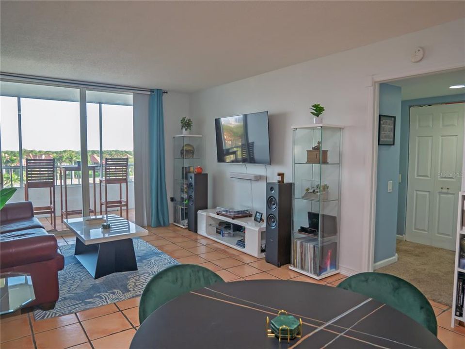 Active With Contract: $149,700 (1 beds, 1 baths, 750 Square Feet)