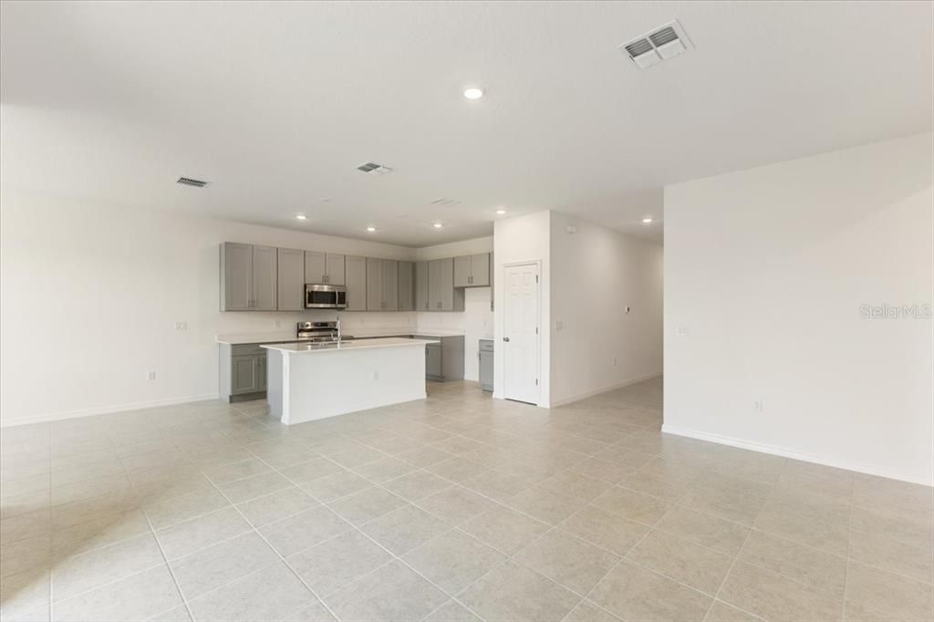 Active With Contract: $295,990 (3 beds, 2 baths, 1662 Square Feet)
