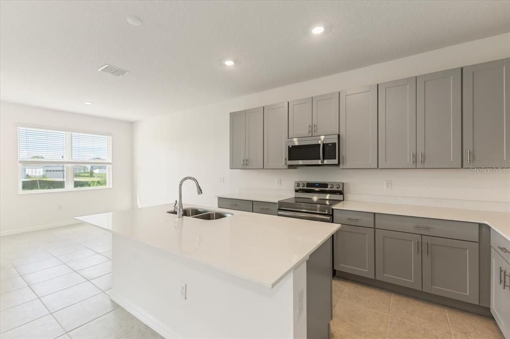 Active With Contract: $295,990 (3 beds, 2 baths, 1662 Square Feet)
