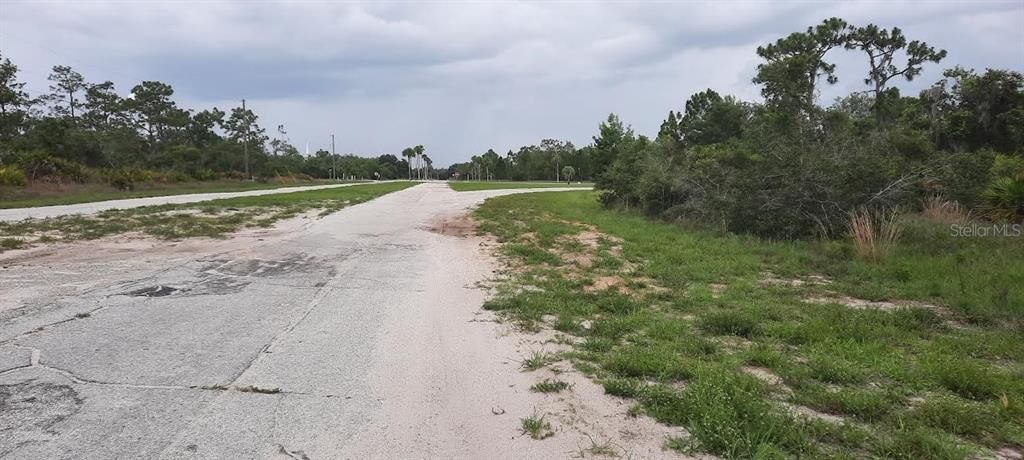 待售: $100,000 (0.74 acres)