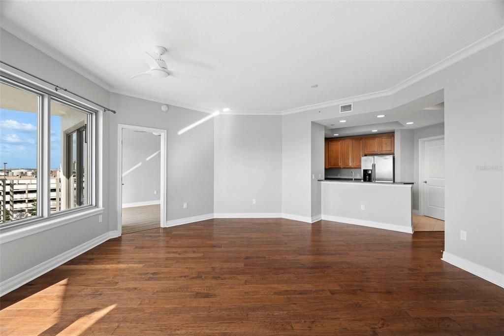 For Sale: $699,000 (2 beds, 2 baths, 1363 Square Feet)