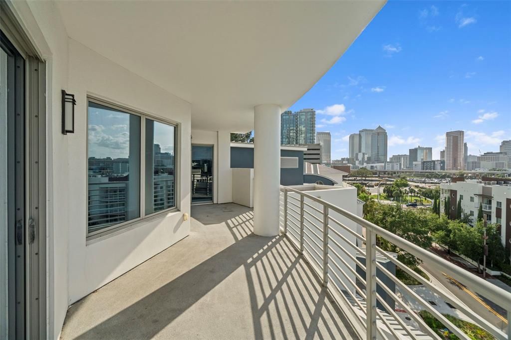 For Sale: $699,000 (2 beds, 2 baths, 1363 Square Feet)