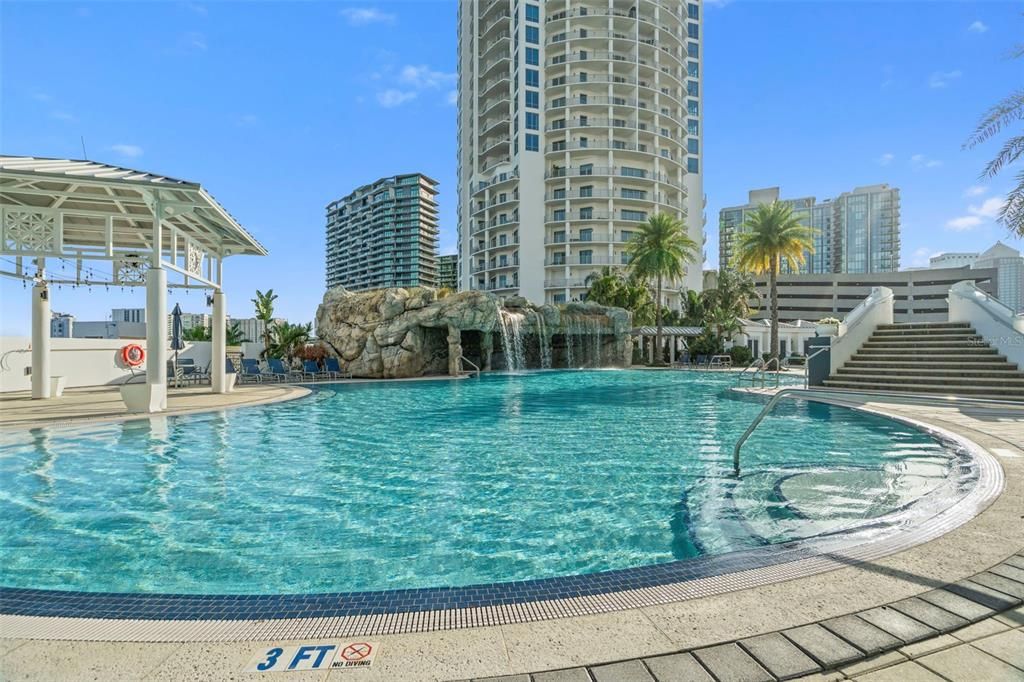 For Sale: $699,000 (2 beds, 2 baths, 1363 Square Feet)