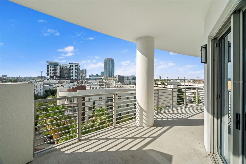For Sale: $699,000 (2 beds, 2 baths, 1363 Square Feet)