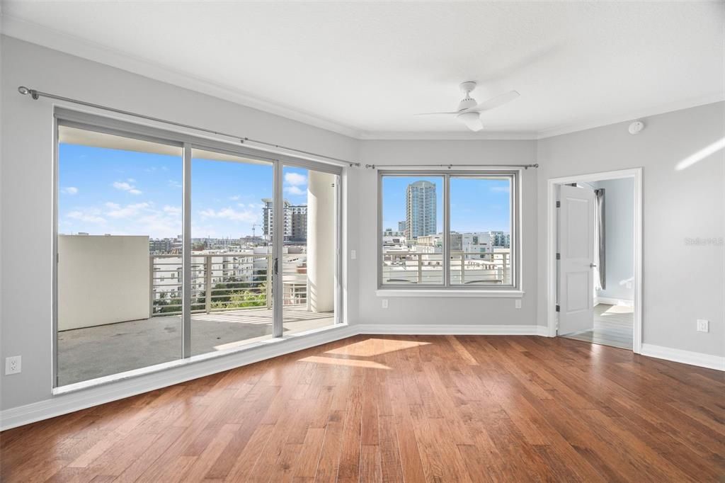 For Sale: $699,000 (2 beds, 2 baths, 1363 Square Feet)