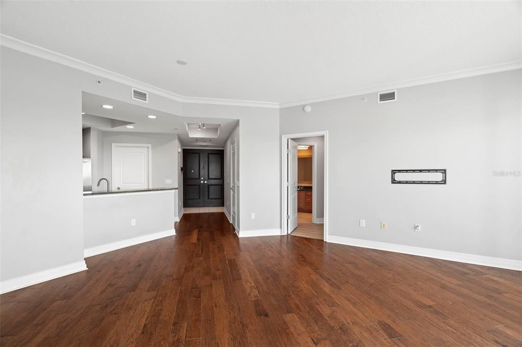 For Sale: $699,000 (2 beds, 2 baths, 1363 Square Feet)
