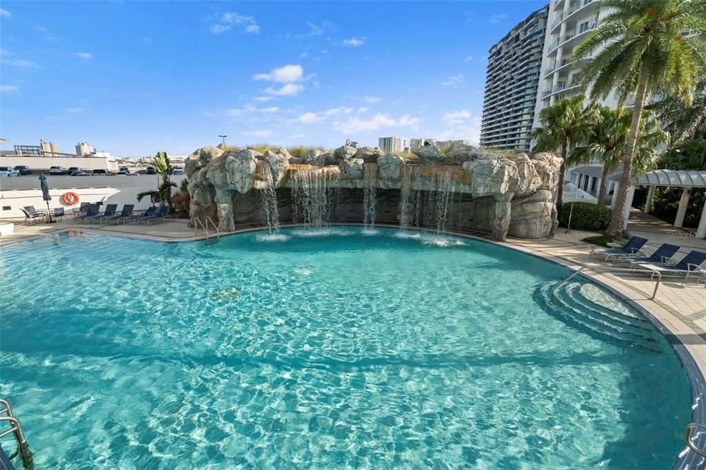 For Sale: $699,000 (2 beds, 2 baths, 1363 Square Feet)