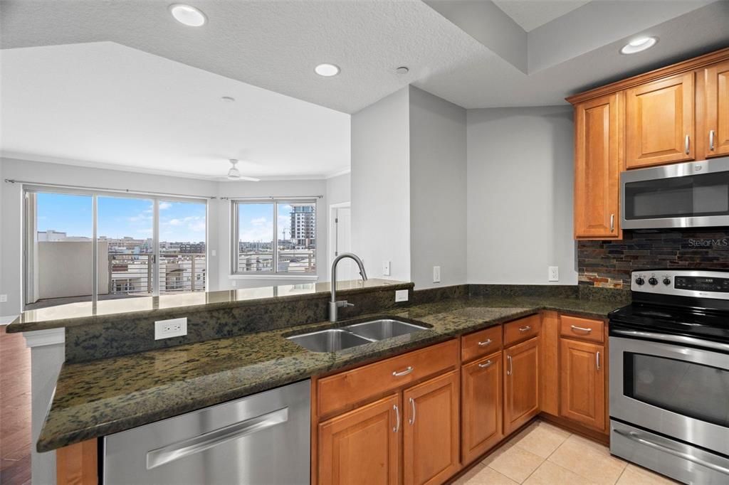 For Sale: $699,000 (2 beds, 2 baths, 1363 Square Feet)