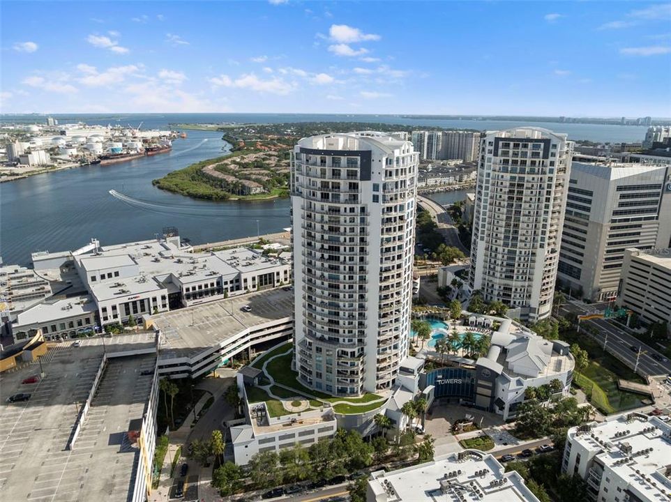 For Sale: $699,000 (2 beds, 2 baths, 1363 Square Feet)
