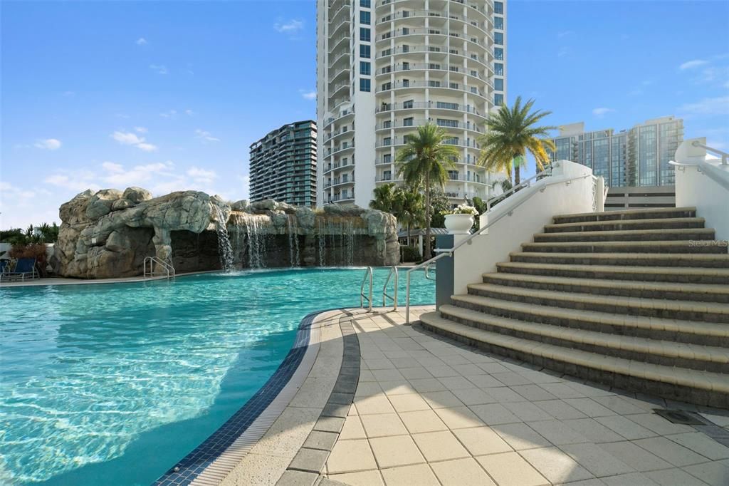 For Sale: $699,000 (2 beds, 2 baths, 1363 Square Feet)