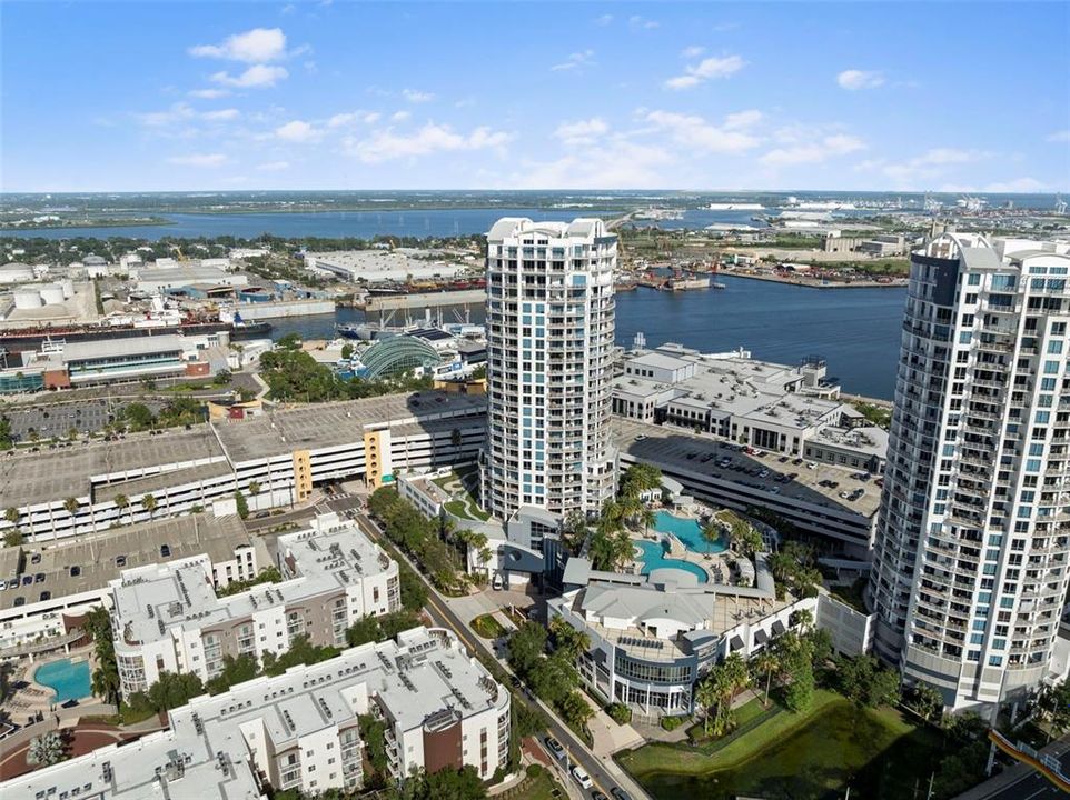 For Sale: $699,000 (2 beds, 2 baths, 1363 Square Feet)