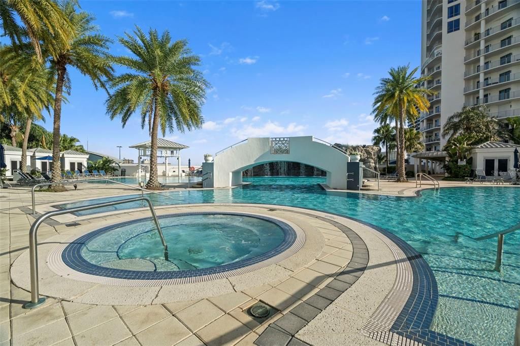 For Sale: $699,000 (2 beds, 2 baths, 1363 Square Feet)