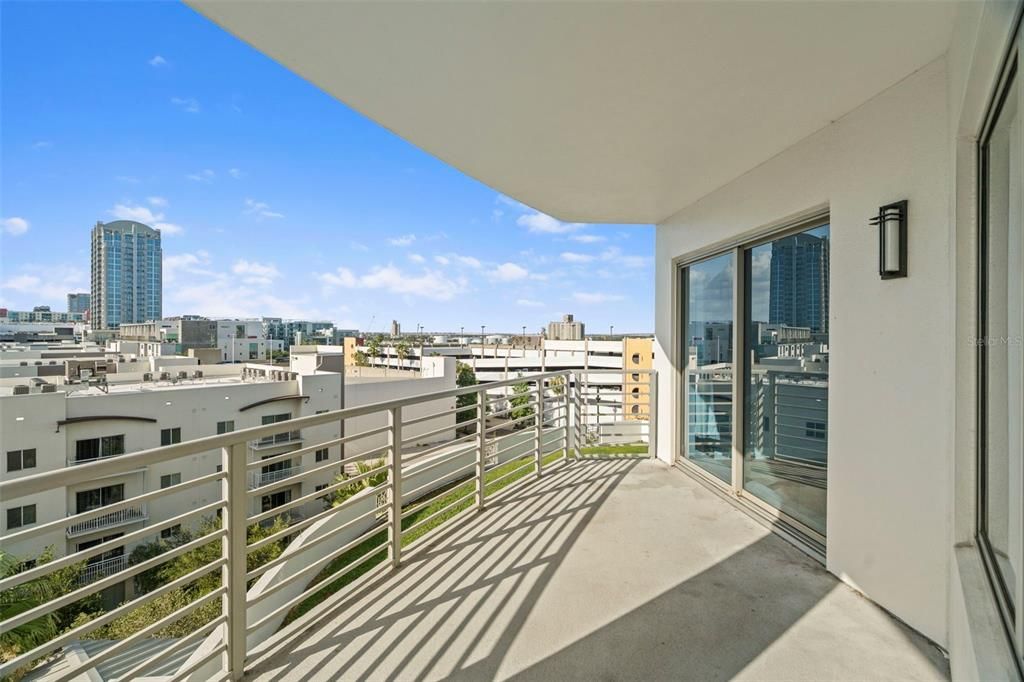 For Sale: $699,000 (2 beds, 2 baths, 1363 Square Feet)