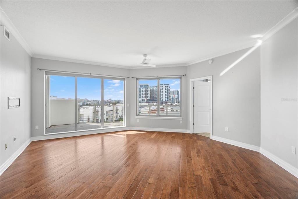 For Sale: $699,000 (2 beds, 2 baths, 1363 Square Feet)