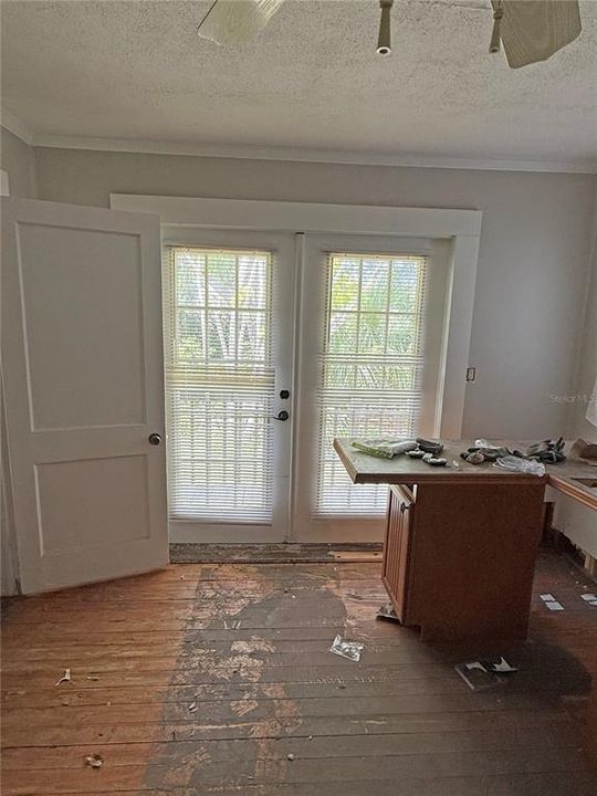 合同活跃: $225,000 (2 贝兹, 2 浴室, 1232 平方英尺)