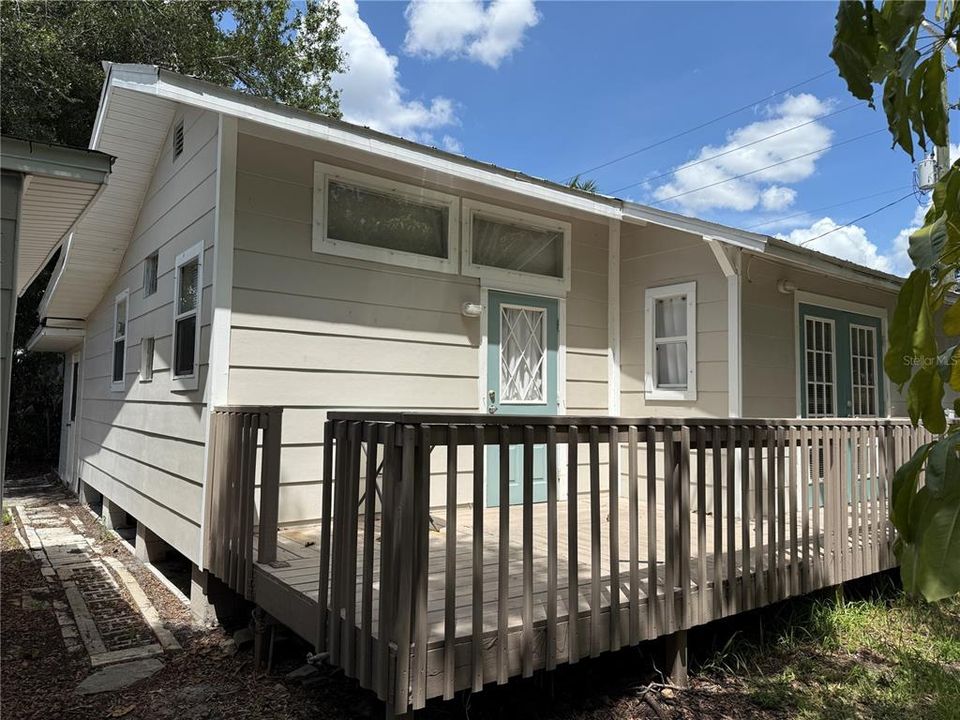 合同活跃: $225,000 (2 贝兹, 2 浴室, 1232 平方英尺)