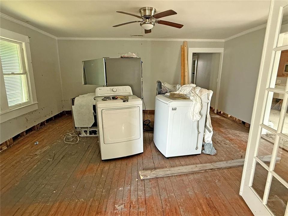 合同活跃: $225,000 (2 贝兹, 2 浴室, 1232 平方英尺)