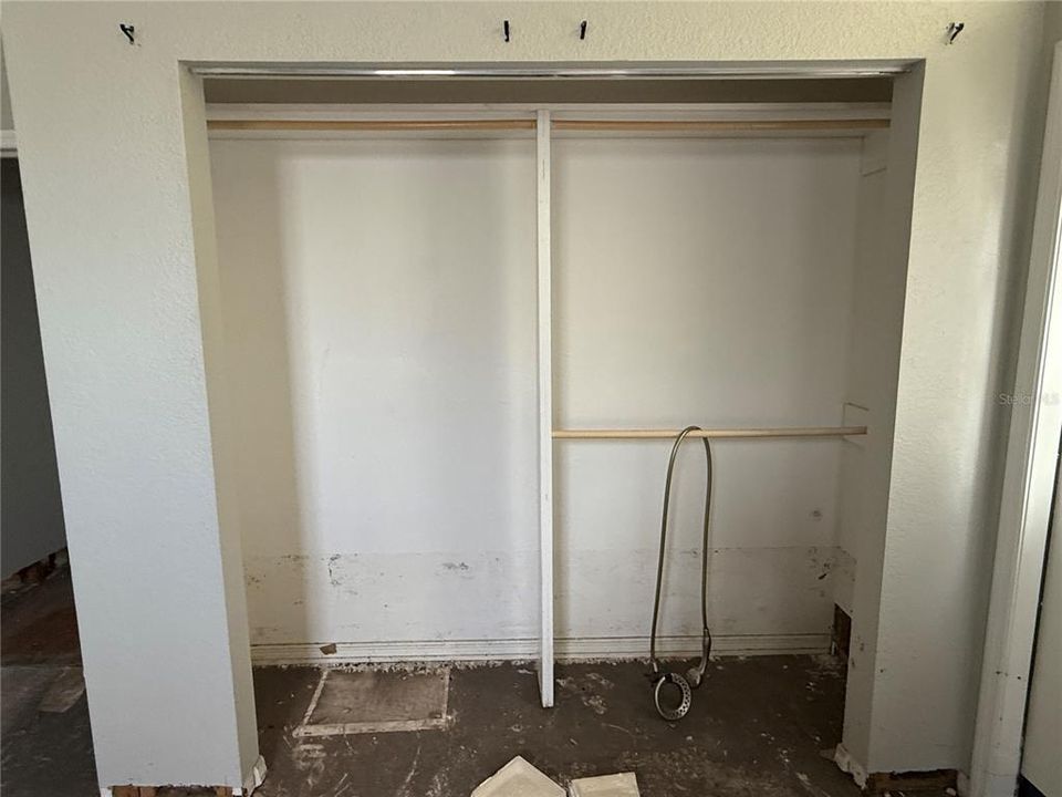 合同活跃: $225,000 (2 贝兹, 2 浴室, 1232 平方英尺)