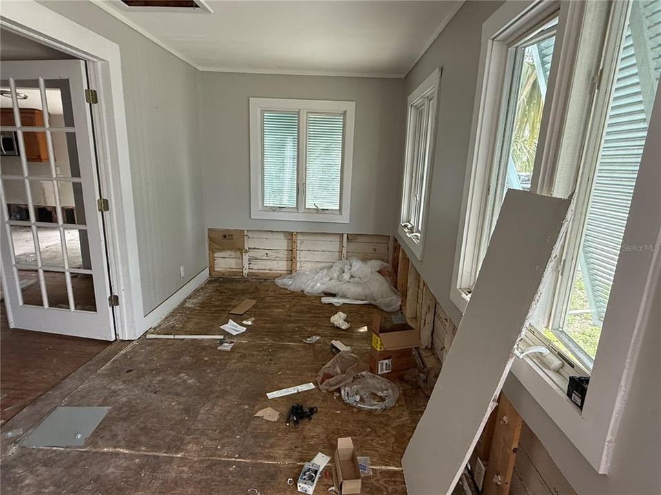 合同活跃: $225,000 (2 贝兹, 2 浴室, 1232 平方英尺)