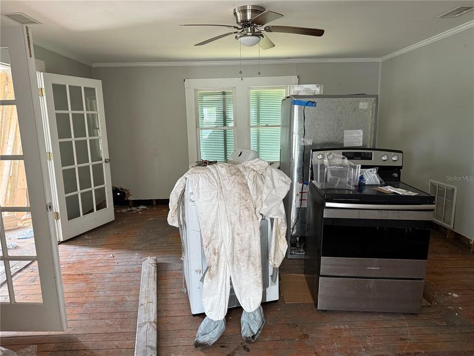 合同活跃: $225,000 (2 贝兹, 2 浴室, 1232 平方英尺)