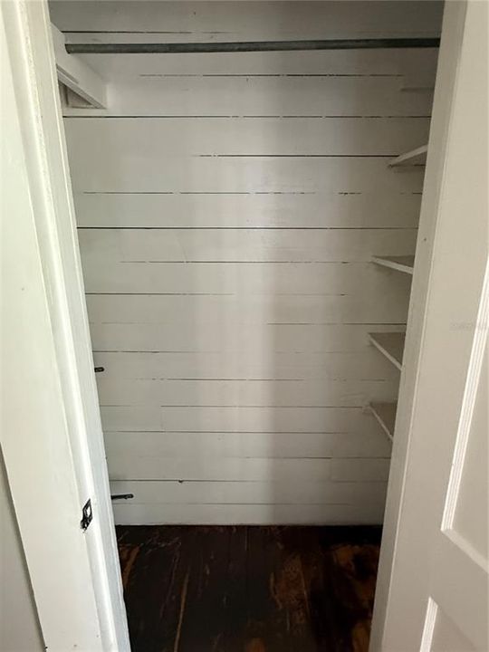 合同活跃: $225,000 (2 贝兹, 2 浴室, 1232 平方英尺)